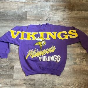 Men’s sweatshirt, Size Large.